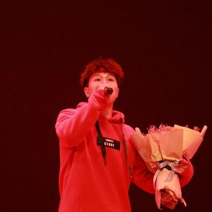 两男一女舔下面的小说视频
